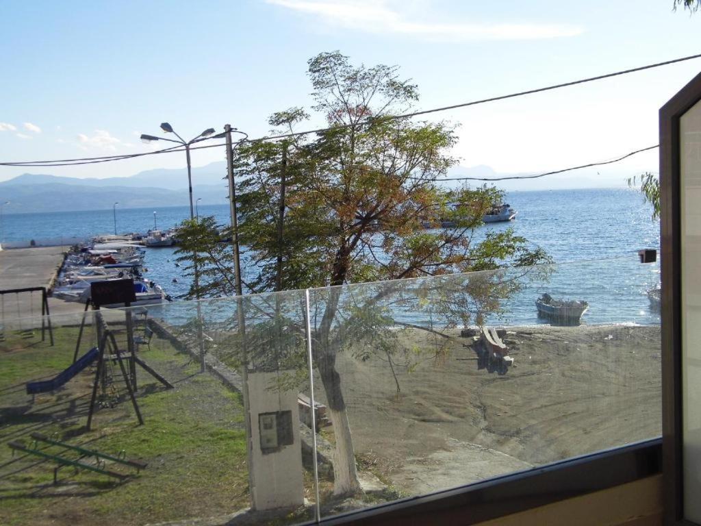 Filippos Apartments Amarynthos Esterno foto